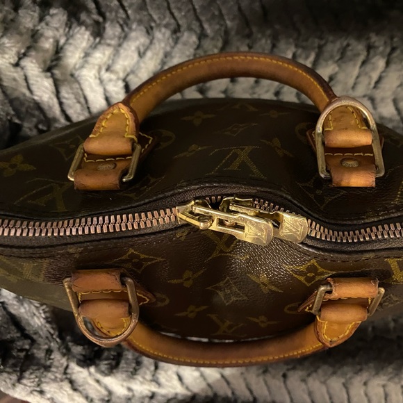 Louis Vuitton Vintage Alma Bag - Picture 9 of 16